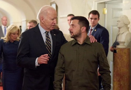 "Цю війну треба завершувати", - Зеленський прокоментував критику Трампа на адресу Байдена щодо України